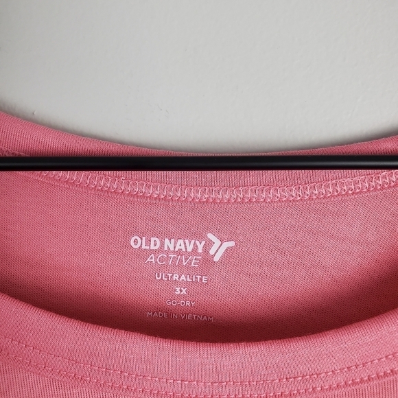 Old Navy Active Pink UltraLite Crop Tank Top 3X - Picture 7 of 11